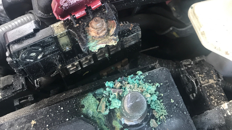 Illustration for article titled Here's The Deal With That White And Blue Crap On Your Car's Battery Terminals